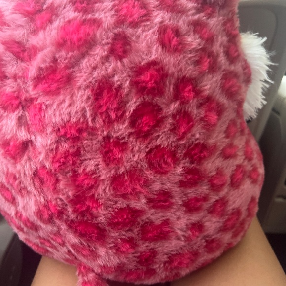 A nice fluffy Valentine’s Day plush - Picture 3 of 4